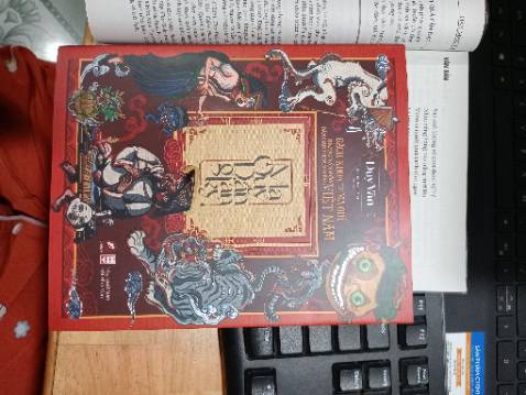 Mình là người thích những điều tâm linh, ma quỷ. Khi mua quyển này về mình rất mong chờ, đợt bán đầu tiên mình định mua rồi, nhưng loay hoay lại quên, giờ mới mua được.

Hình ảnh đẹp kinh khủng khiếp luôn ấy! Đúng chất Việt Nam luôn. Khi đọc mình còn bất ngờ về mình minh hoạ và chi tiết của nội dung. 

Nói chung là mê lắm! Thích cực!