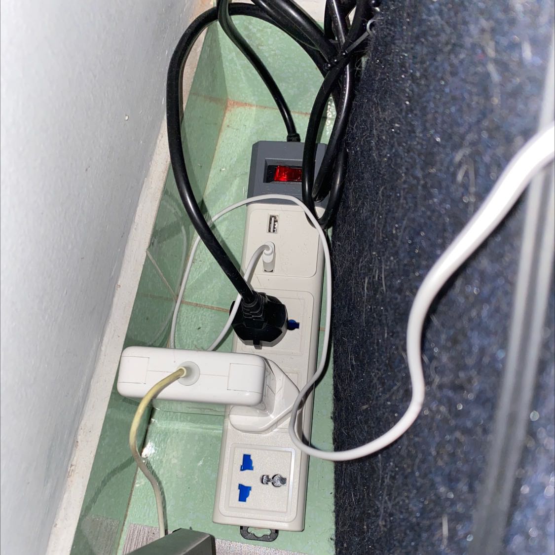 ổ điện tích hợp tiện nghi và lành tính. Rất an toàn. Cảm ơn Tiki Now đã giao hàng đúng thời gian hẹn từ hệ thống, và đóng gói kĩ lưỡng.