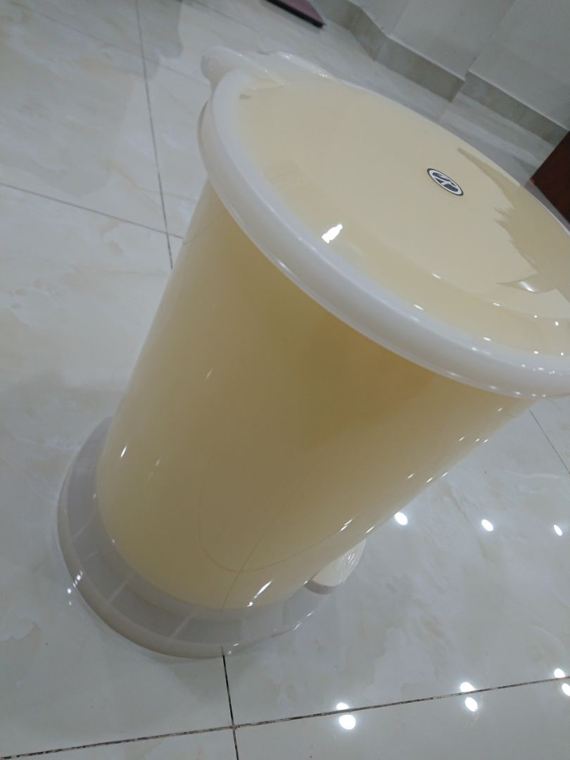 Màu bên ngoài mịn, nhìn thích mắt, sang hơn trên ảnh nhiều. 
Quá tuyệt vời, màu xanh cũng đẹp lắm nha bà con :3

Tiki giao hàng quá thần tốc, chưa tới 3h đã giao tới nhà. Quá xịn