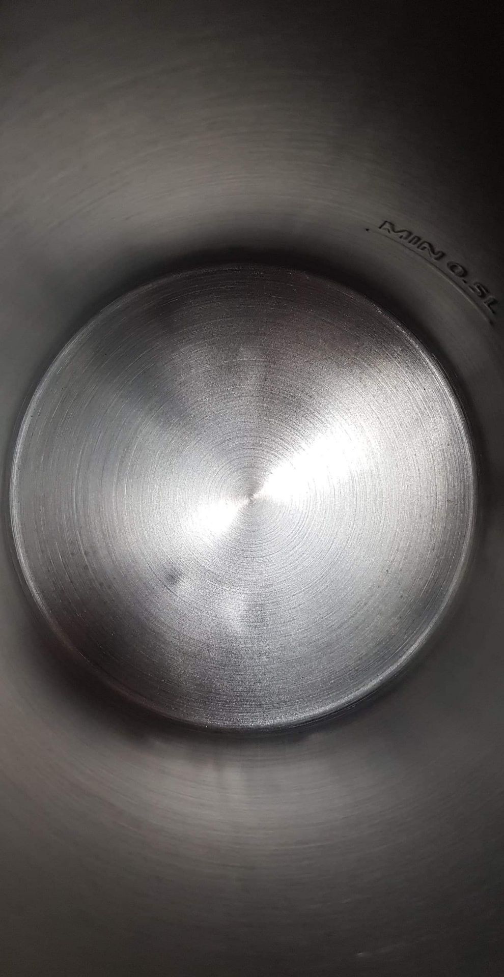 hàng giao trầy xước, đóng cặn dưới đáy bình, có dấu hiệu đã sử dụng hoặc hàng trưng bày, dùng thử. Tiki đã cho đổi hàng khác nhưng vẫn y như vậy. Đã cẩn thận chọn hàng của Tiki Trading mà lại gặp như vậy, quá thất vọng. tốn tiền mua hàng, đăng ký ship now mà đến giờ 1 tuần rồi vẫn chưa giải quyết xong.  Quá mất thời gian, vừa ko có đồ dùng vừa ôm bực vào người. Yêu cầu Tiki sớm thay đổi cách làm việc này