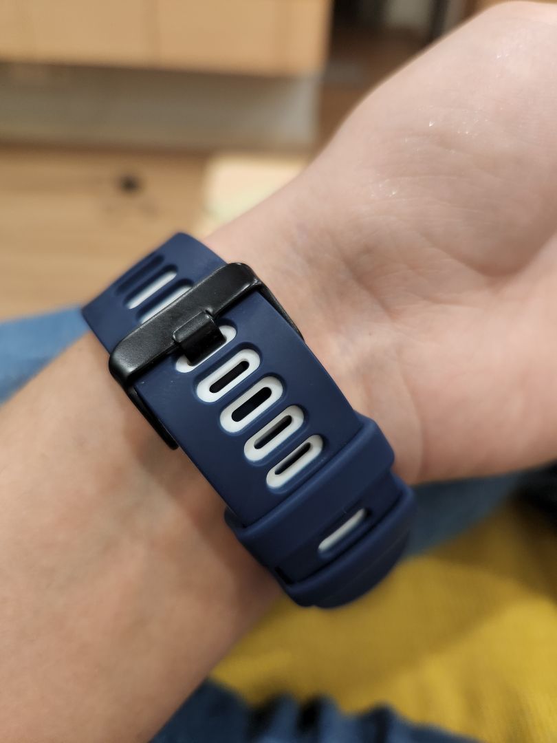 mình đặt 42mm với 46mm ship cùng nhau rất đẹp. đeo thoải mái hơn dây đã nhiều. vận động rất thoải mái ko bị ẩm ẩm. shop ship hàng nhanh lại đóng gói rất cẩn thận. likeeeee