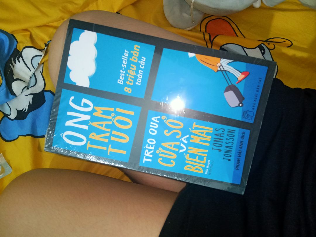 mua nhiều lần trên tiki r nhưng đây là lần đầu mà sách bọc kỹ ,mới mà chẳng hề có vết trầy hay móp góc gì...hơn nữa cuốn này mình mua với giá 0đ vì trúng vòng quay lucky...:)) mn cứ tích cực chơi vận may sẽ tới...:))
p/s mình không đánh giá nội dung vì mỗi người một ý..すごい