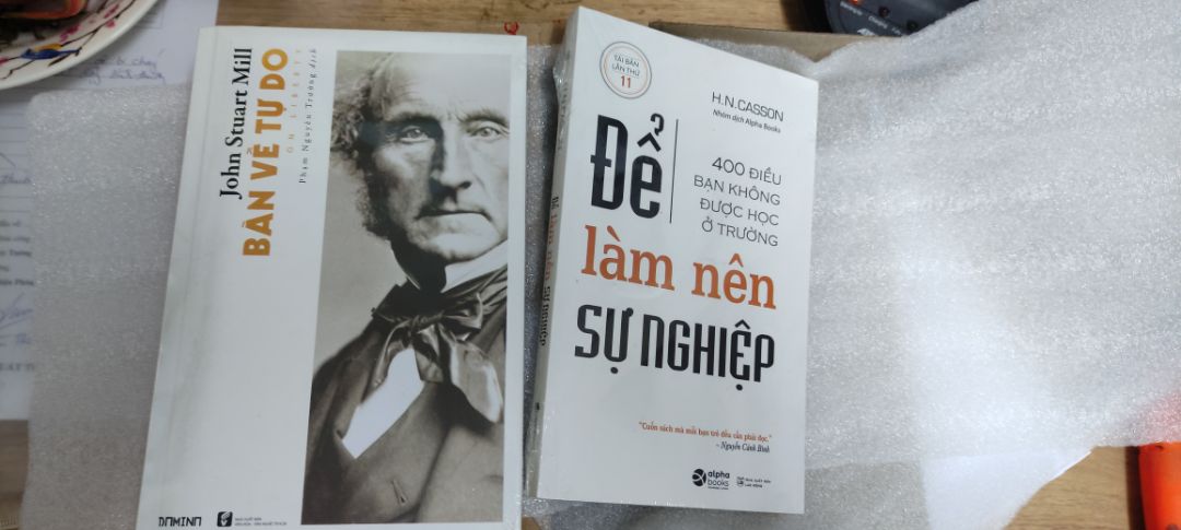 Fahasa đóng gói cẩn thận, đặt và giao trong ngày. Nhân viên giao hàng fahasa thân thiện.