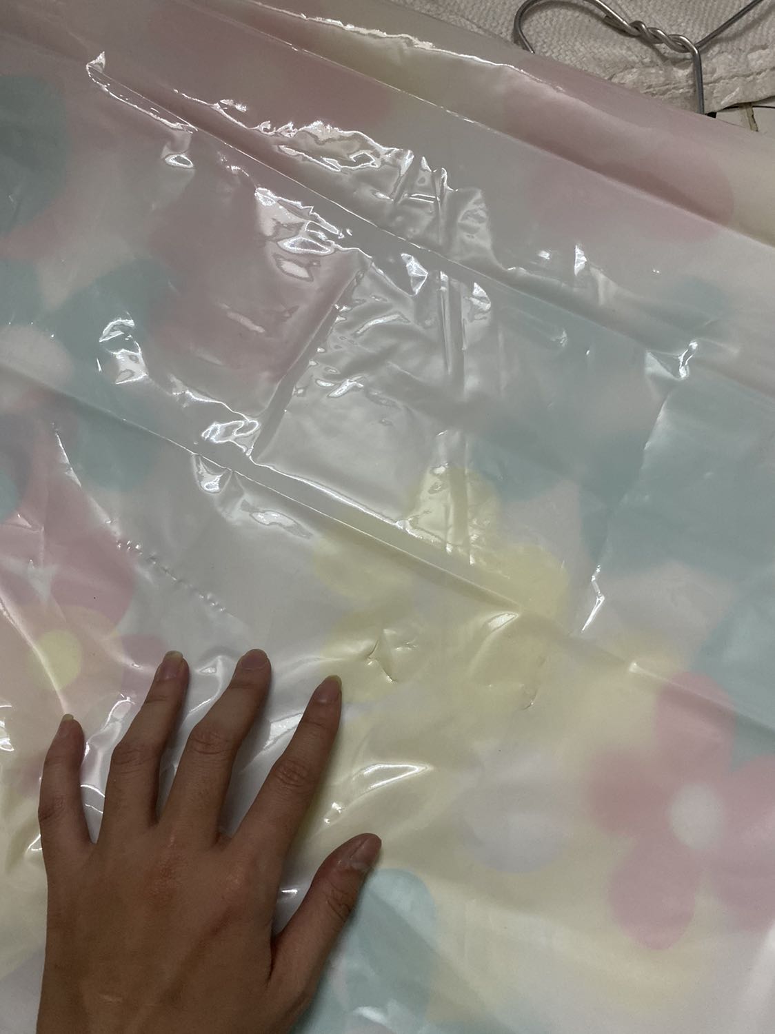 Mình mua 1 set, mà 1 túi lớn bị rách, 3 túi nhỏ thì chỉ là túi zip k có lỗ để hút chân không ...