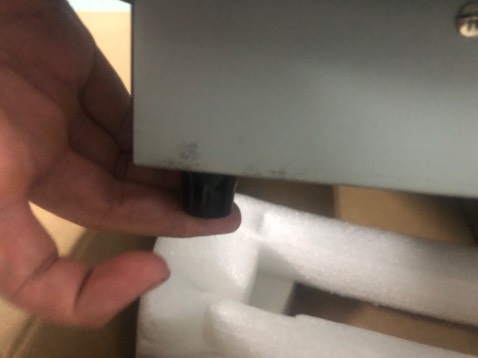 Đề nghị đổi hàng hoạt hoàn tiền về cho mình. Sản phầm mua mới mà rỉ sét và tróc nhựa dây điện và bọc sản phẩm lại nằm ở dưới đấy thùng. Cứ như hàng cũ vậy