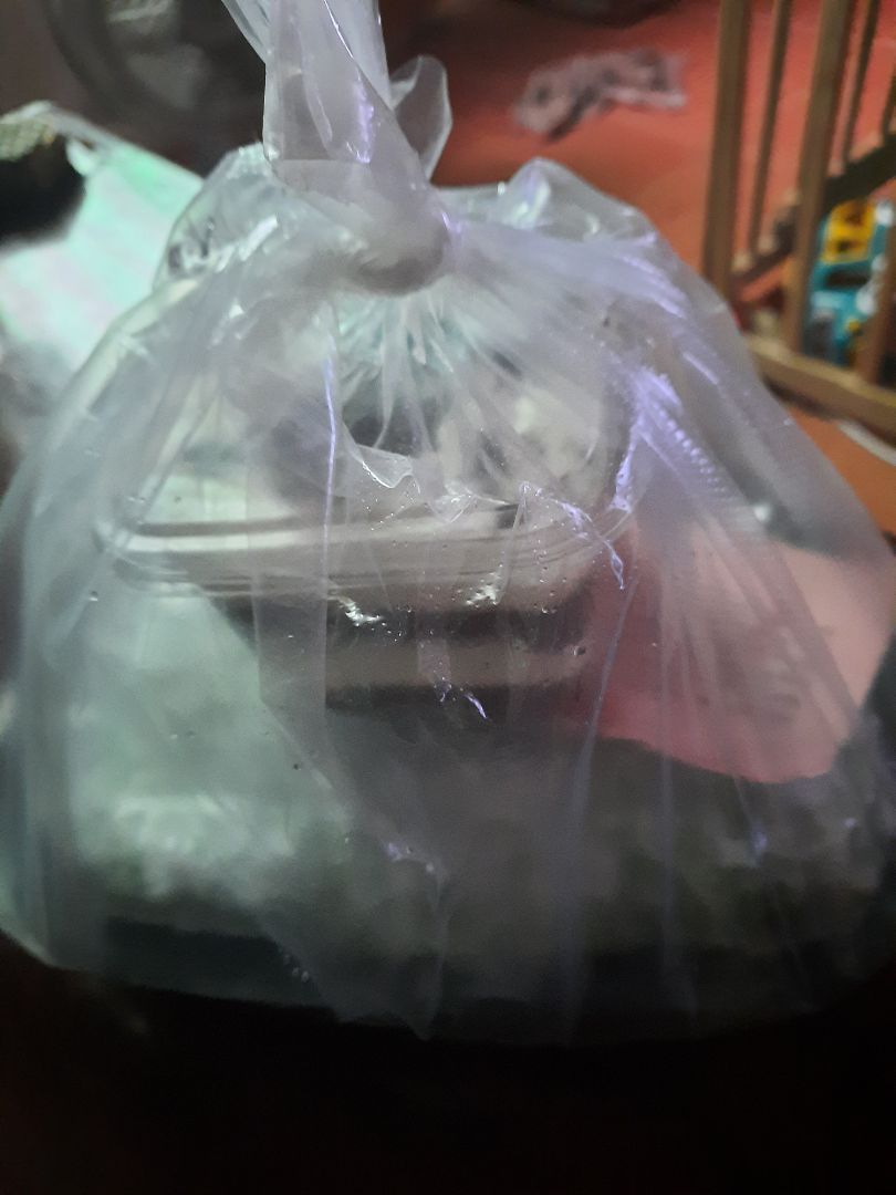 giao hàng thiếu mà đến giờ vẫn chưa giao lại. mình đã gọi điện phản ánh, nhân viên tiếp nhận và báo sẽ giao lại trong ngày nhưng đến hôm nay vẫn chưa thấy. mình đạ thanh toán đầy đủ vì ko muốn làm khó shippe. Rất không hài lòng ve72 cách xử lú của tiệm.