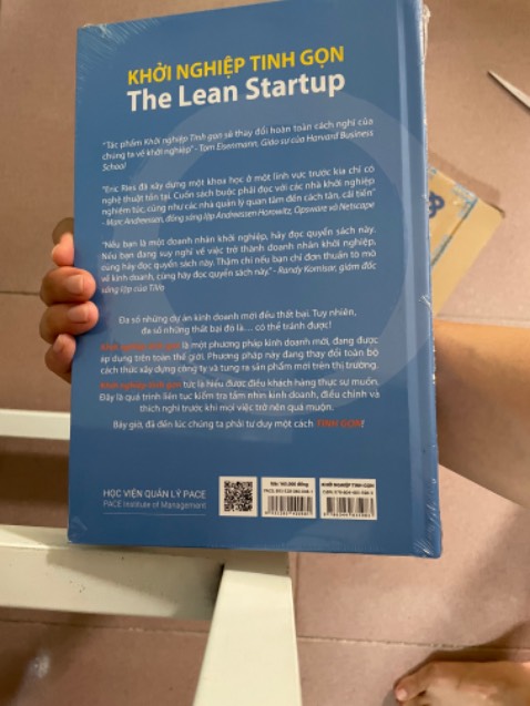 Bìa cứng chắc chắn, giá rẻ, giao ngay và luôn. Chất lượng nội dung thì đương nhiên rồi, rất thực tiễn.