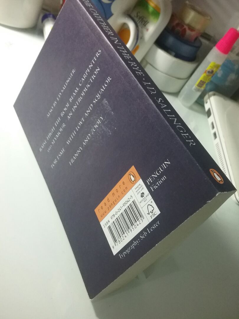 Thật sự là mình thấy bìa sách không được dày dặn lắm, và chữ thì bé so với các quyển sách ngoại văn khác mình có. Được cái cầm trên tay vừa vặn, nhẹ nhàng. Thật sự là mình thấy bìa sách không được dày dặn lắm, và chữ thì bé so với các quyển sách ngoại văn khác mình có. Được cái cầm trên tay vừa vặn, nhẹ nhàng.