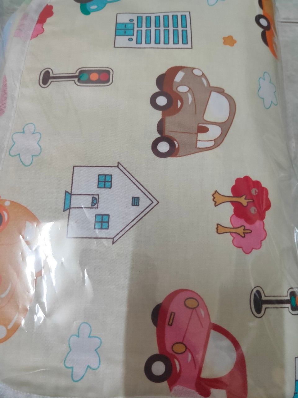 xài rất tiện lợi, giặt nhanh khô màu sắc đẹp. Shop tâm lý cho chọn màu bé trai và giao màu hợp với bé. Chỉ hơn 100k mà được hẳn combo 5 tấm như vầy mình thấy rất đáng tiền mua. Không có gì để chê hết.