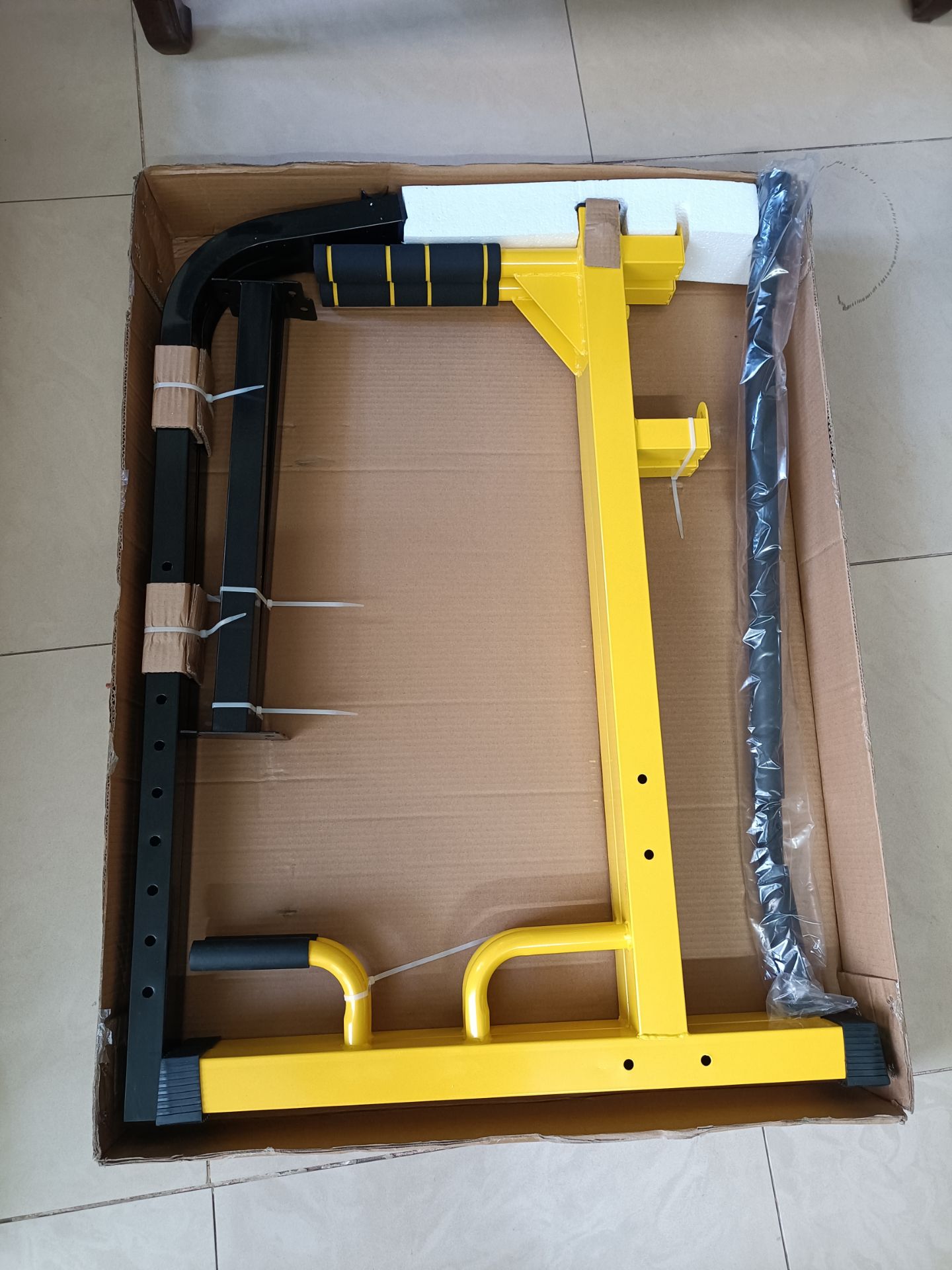 Xà hơi thấp, cao  tối đa 1m9, phù hợp với anh em 1m65 đổ về.Anh em 1m7 sẽ thấy thấp và phải cong chân khi lên xà.
Chất lượng hoàn thiện tốt, chắc chắn ổn với giá 1tr2 lúc sale.
Tiki giao hàng nhanh Xà hơi thấp, cao  tối đa 1m9, phù hợp với anh em 1m65 đổ về.Anh em 1m7 sẽ thấy thấp và phải cong chân khi lên xà.
Chất lượng hoàn thiện tốt, chắc chắn ổn với giá 1tr2 lúc sale.
Tiki giao hàng nhanh