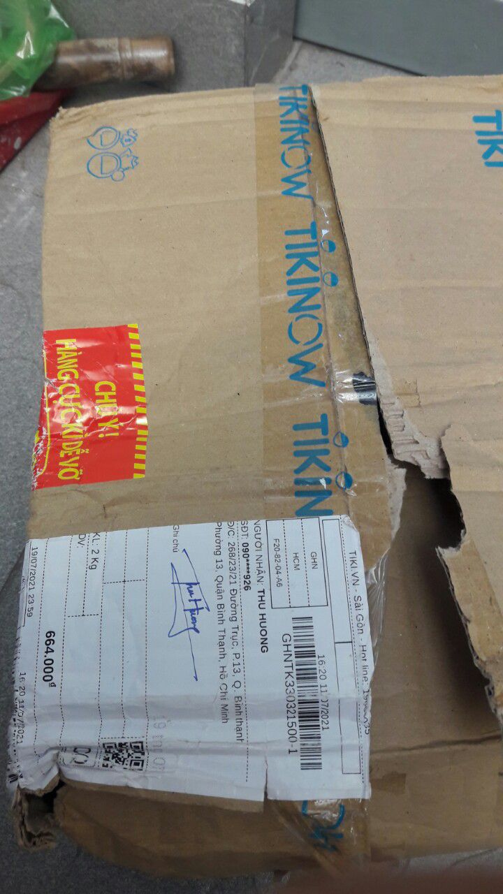 chiều qua nhận hàng ko dám mở sợ covid. sáng nay mở ra xem, thì *** sữa thấy móp , nắp thiếc bị hở, sữa bột bị đổ ra ngoài, hàng gì mùa covid làm sao dám uống, đề nghị tiki thu hồi hàng trả lại tiền.