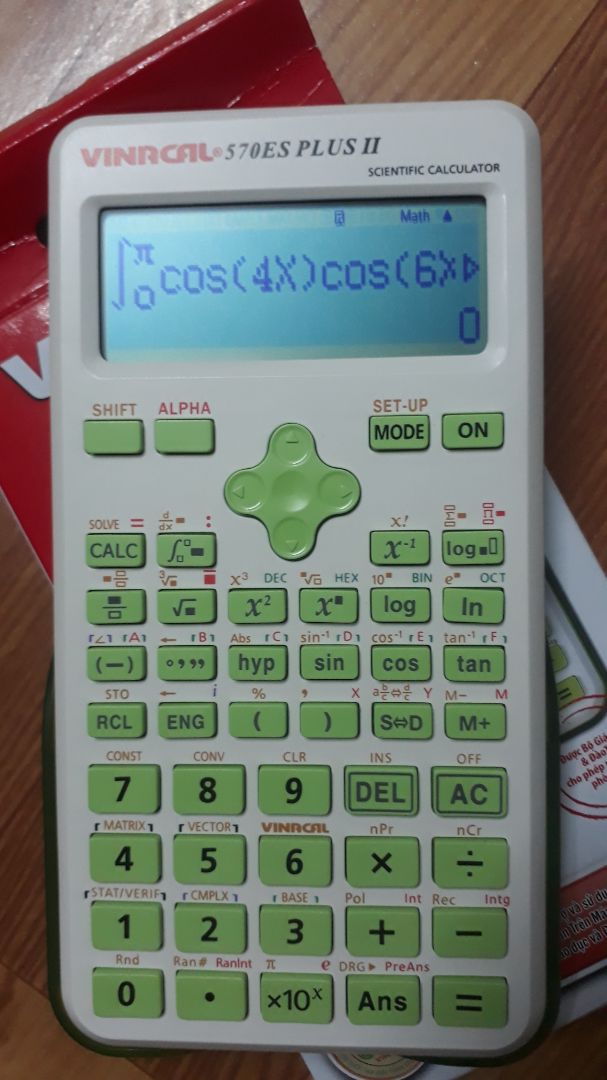 Hàng mình mua của Tiki Trading, mặc dù vậy mình vẫn sợ hàng giả vì nó có thể ảnh hưởng đến kết quả học tập của thằng em mình nên mình *** khá kĩ. Về  phần tem chống hàng giả thì đều giống cách miêu tả trên trang của vinacal (bạn nào muốn biết thì lên trang chính hãng của vinacal xem), còn về phần tính toán của máy thì *** thử các phép tính trên đều đúng kết quả hết. Tuy nhiên,chức năng kiểm tra phiên bản hay *** phím bằng shift-7-On của phiên bản 9V này bị bỏ đi hay sao mà mình nhấn thử thì không dc,chắc nó cũng ko quan trọng. Nói chung thì chỉ cần tính toán đúng là ok rồi.