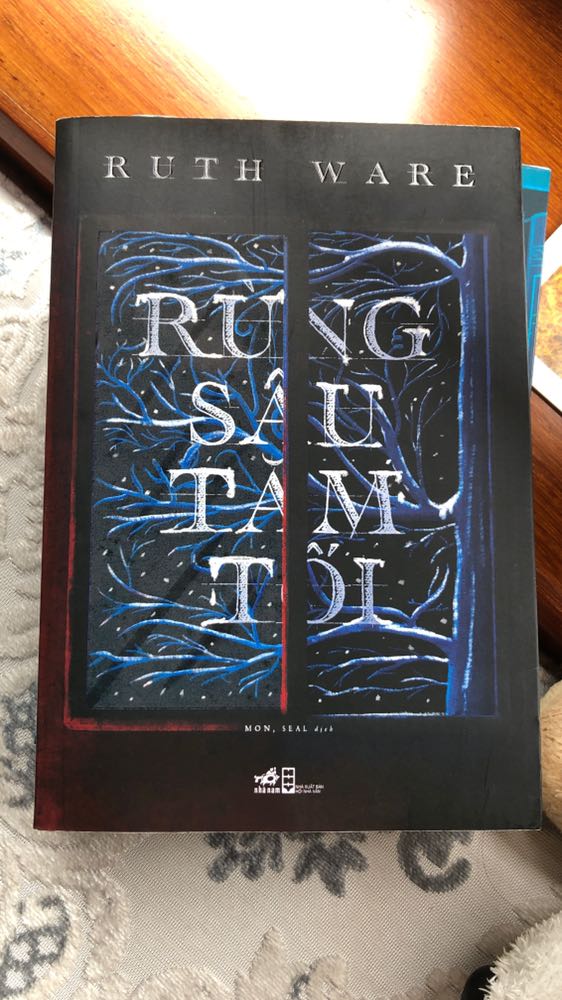 Sách đẹp, đóng gói cẩn thận chu đáo, giao hàng nhanh
Rất thích cách hành văn của tác giả, ai đam mê truyện trinh thám kể theo ngôi 1, miêu tả tâm lý nhân vật với những vấn đề rối loạn nên đọc tác phẩm này