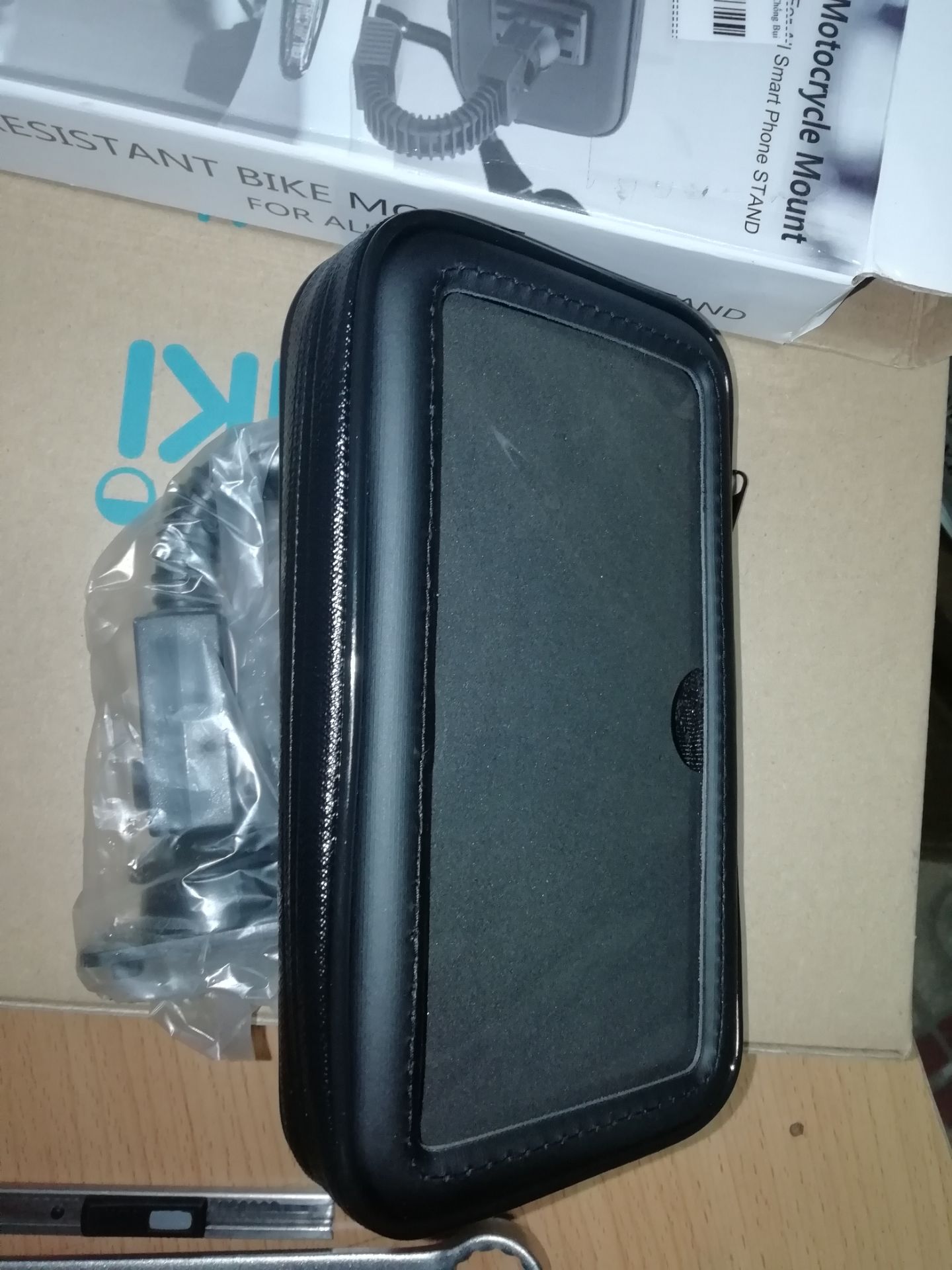 Tiki giao hàng nhanh 2h, sản phẩm mới tốt, đẹp, khớp nối giữa bao và khung không chặt nên phải dán keo để tránh bung.