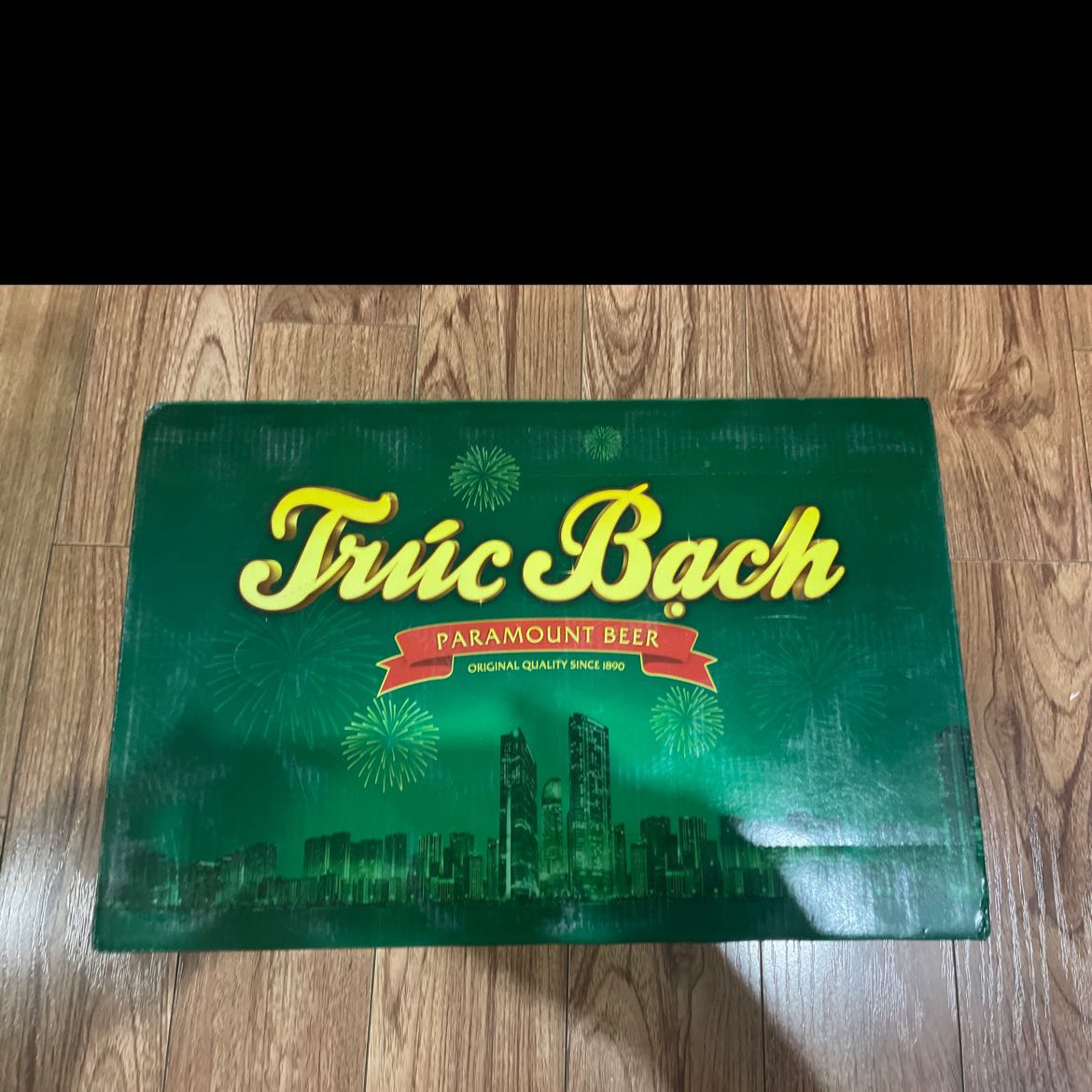 Thùng bia mới coong không tì vết. Giao tikiNow lấy trong ngày nhanh chóng tiện lợi. Rất ưng ý khi mua được thùng bia này vì loại bia mình ưa thích lại còn được sale đậm