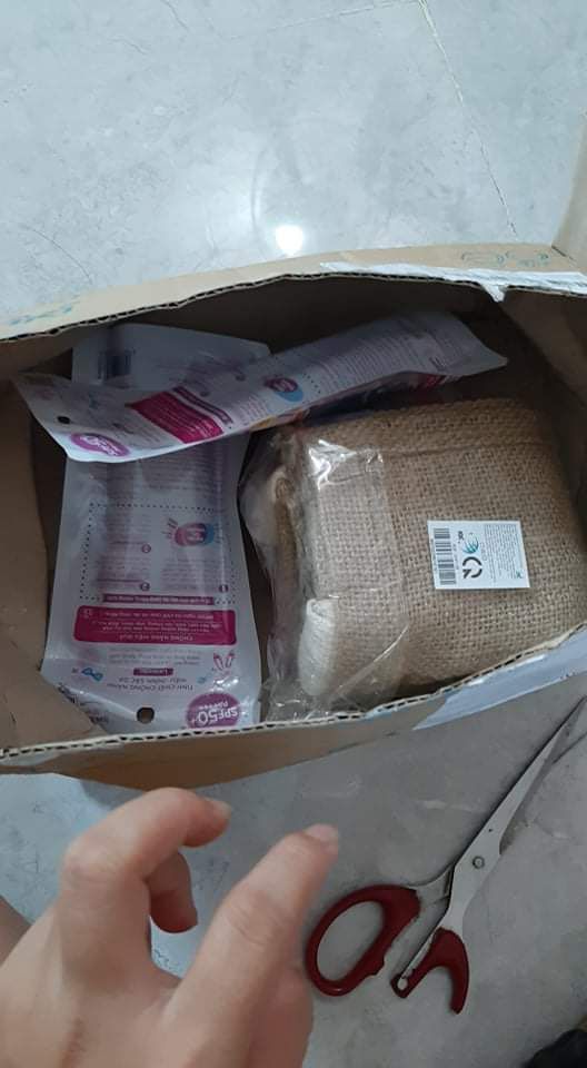 1 sao chất lượng dv quá tệ, nv chăm sóc kh 
1 sao dv vận chuyển đặt hàng 18/6_> 27, 28/6 mới nhận được hàng
1 sao đóng gói sơ sài, vận chuyển móp nát cả hộp. không hề có lót bên trong. Mua bên shoppe có cả  xốp với bọc bóng chống sỗ bảo vệ.
 quá tệ, nếu có 0 sao  thì mìn đề xuất hẳn 0 sao cho đẹp. 
chất lượng sp còn k biết có fake hay ko :)). mua 1 lần chừa tới già 1 sao chất lượng dv quá tệ, nv chăm sóc kh 
1 sao dv vận chuyển đặt hàng 18/6_> 27, 28/6 mới nhận được hàng
1 sao đóng gói sơ sài, vận chuyển móp nát cả hộp. không hề có lót bên trong. Mua bên shoppe có cả  xốp với bọc bóng chống sỗ bảo vệ.
 quá tệ, nếu có 0 sao  thì mìn đề xuất hẳn 0 sao cho đẹp. 
chất lượng sp còn k biết có fake hay ko :)). mua 1 lần chừa tới già