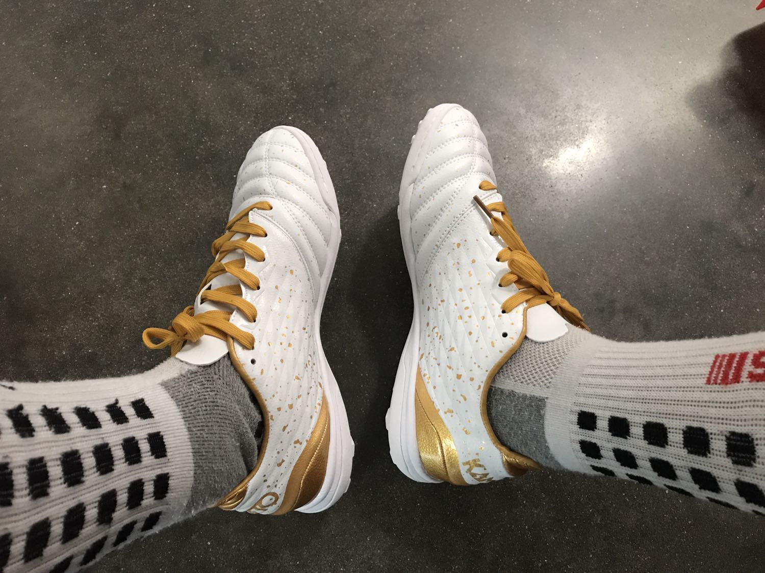 Giày đẹp, cảm giác trên chân tốt, hài lòng.