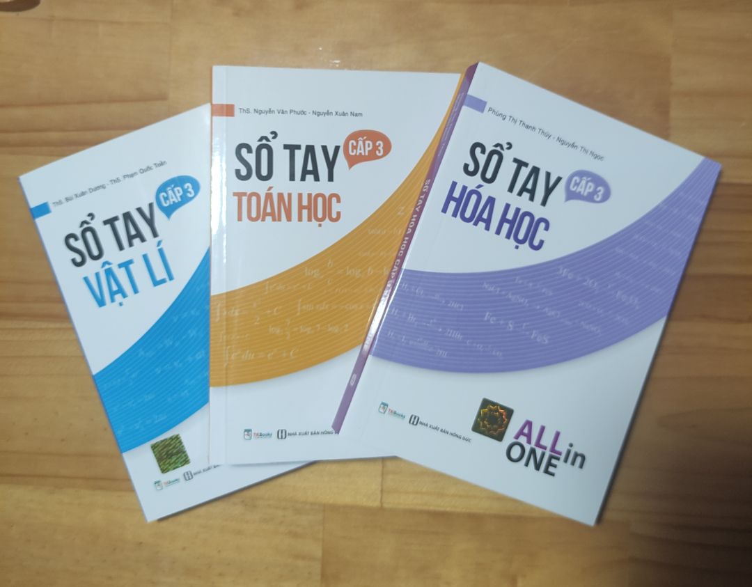 Giao đúng hạn, đóng gói ổn. Sách có khổ lớn hơn, không bị mất chữ như bộ All in one THCS lần trước mình mua, sách màu đẹp, hệ thống kiến thức được trình bày rõ ràng, logic.