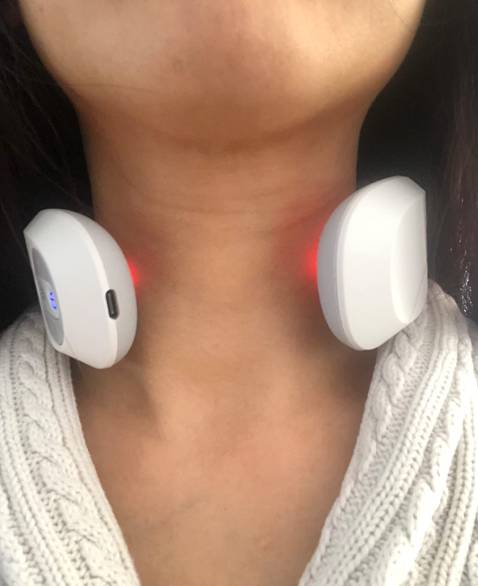 Shop giao hàng siêu nhanh!!! Máy dùng khá thích!!! Mình bị đau cổ gáy, dùng chế độ mạnh nhất máy vẫn chạy êm ái. Màu trắng thanh lịch, dáng nhỏ gọn. Nói chung là ổn nha!!!