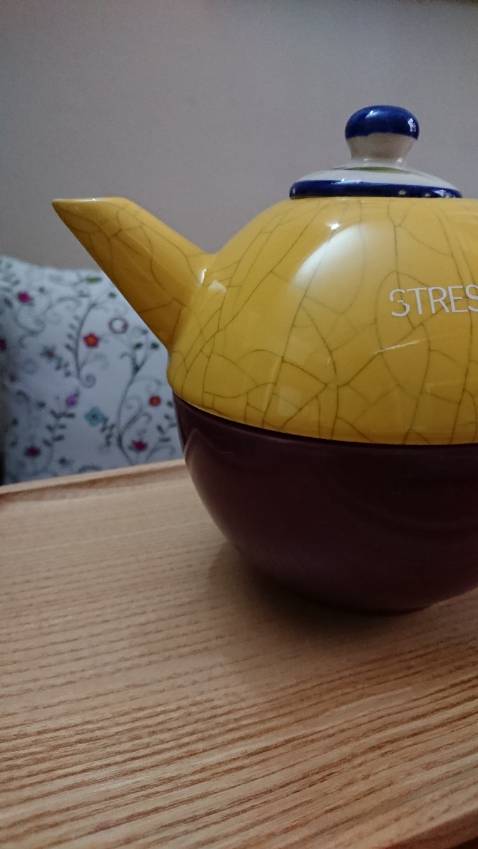 Khay nhỏ gọn, dễ thương, rất hợp với ấm trà màu vàng và tách trà màu tím của mình. Shop lại còn tặng thêm ống hút tre yêu lắm ạ! Cảm ơn shop nhiều nhé!