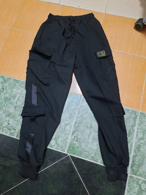 Mua size L (60-65 kg) mà nhỏ quá. Phải cho người 50kg ở nhà bận mới vừa. Mua size L (60-65 kg) mà nhỏ quá. Phải cho người 50kg ở nhà bận mới vừa.