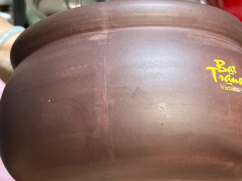 Dùng 2 lần bị nứt bên hong. Đang nấu khoảng 10 phút nghe tiếng nứt. Nước chạy ra bếp.