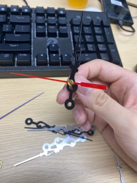 Giao nhầm sản phẩm, giao cho mình bộ kim đồng hồ rồi