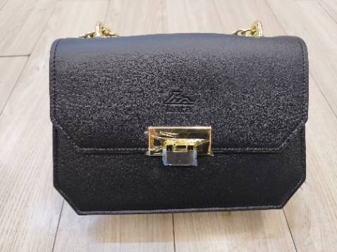 Chất da đẹp ,phù hợp với túi tiền ,đóng gói rất cẩn thận nữa ... Cảm ơn shop nhiều nha !