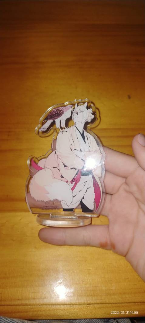 Huhuuuu cái ảnh kia bị df 2 3 chỗ luôn với cái góc truyện nó bị gãy ,nhìn xa ổn mà nhìn gần xót quá đi mất,chắc do vận chuyển xa bị cái ống poster đè nên mới như thế , với lại đóng gói hơi lỏng lẻo í huhu😭😢  hơi thất vọng đóng gói nhma truyện cuti nên 3sao thôi nha:(