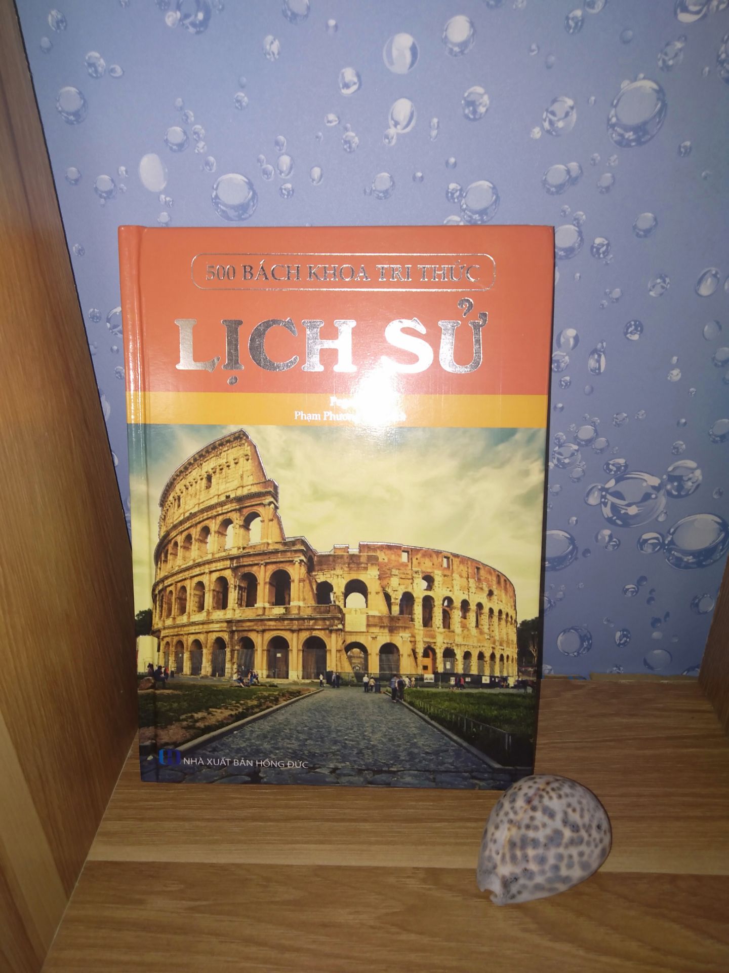 về thẩm mỹ sách được bọc đóng gói cẩn thận và không bị móp. còn nội dung thì rất tóm tắt nên đọc cho biết thôi còn tìm hiểu sâu vào thì k đủ. giao hàng sớm tóm chung rất ưng.