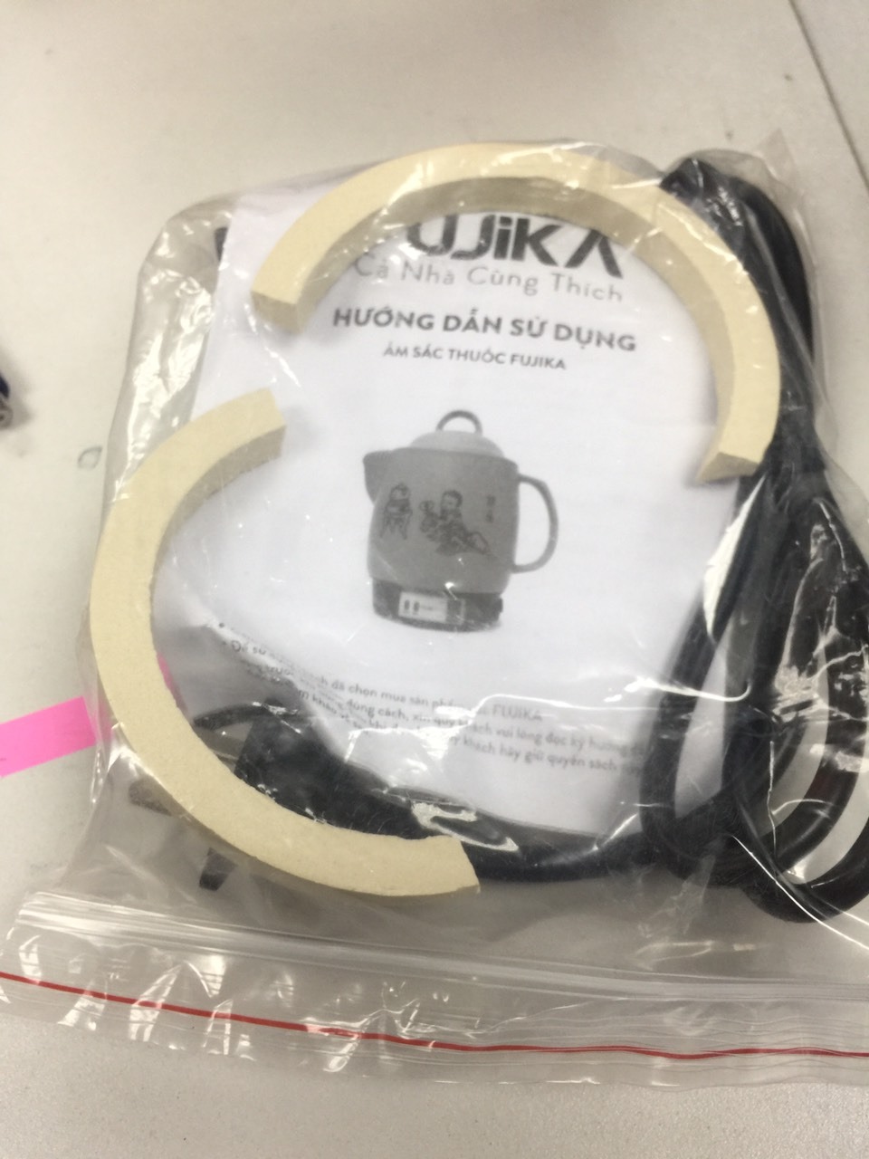 Mình đã nhận được hàng, tuy nhiên cái vòng tròn bên trong bị vỡ, mình có thể đổi lấy vòng khác được không Tiki