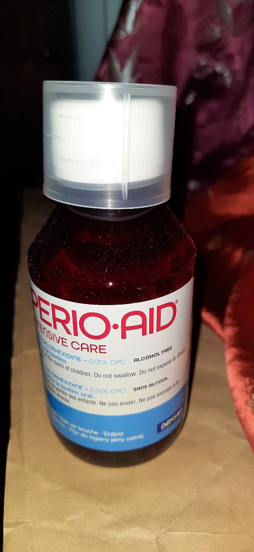 loại này cay hơn kin, vị đắng hơn. súc miệng xong, cảm giác đắng, khô họng và lưỡi, luôn khát nước.