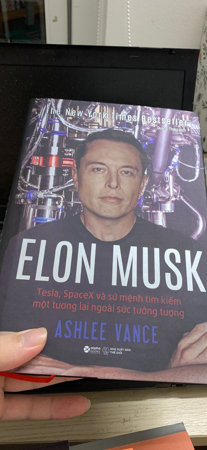 Sách ko có nhiều nếp gấp, quăn nhưng mình rất quan ngại về tình trạn giao hàng của Tiki hiện tại, mình đã đặt từ ngày 9/9 nhưng đến tận 4/10 mình mới nhận hàng, thực sự rất chán về việc ship hàng của Tiki. Tiki nên xem lại cách thức vận chuyển và mô hình kinh doanh của mình sớm hơn. Sách ko có vấn đề gì, nội dung hay