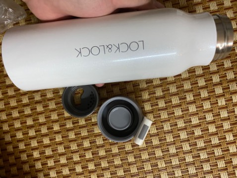 Sản phẩm đẹp, chắc tay. Nắp đậy chắc chắn không bị đổ nước ra ngoài. Bỏ vùa balo, nhẹ nhàng. Đáng để mua nè