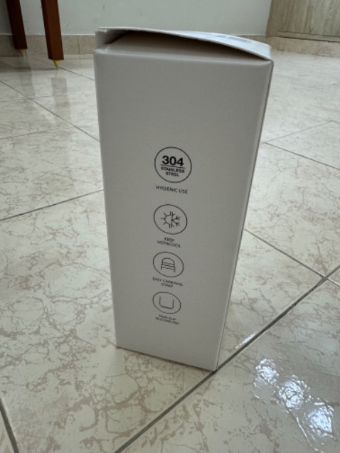 Giữ nhiệt được lâu, chất liệu giống mô tả, màu sắc ưng ý. Đổ thử nước mới đun sôi vào, gần 22g: nước còn âm ấm. Tốt!