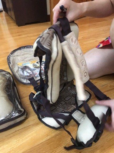 Giao hàng nhanh. Lúc mở ra thì ngoài mong đợi. Sản phẩm đẹp đường chỉ may chắc chắn, phần đế mềm, phần dây chắc chắn không lỏng lẻo. Chất lượng tốt rất hài lòng với sản phẩm