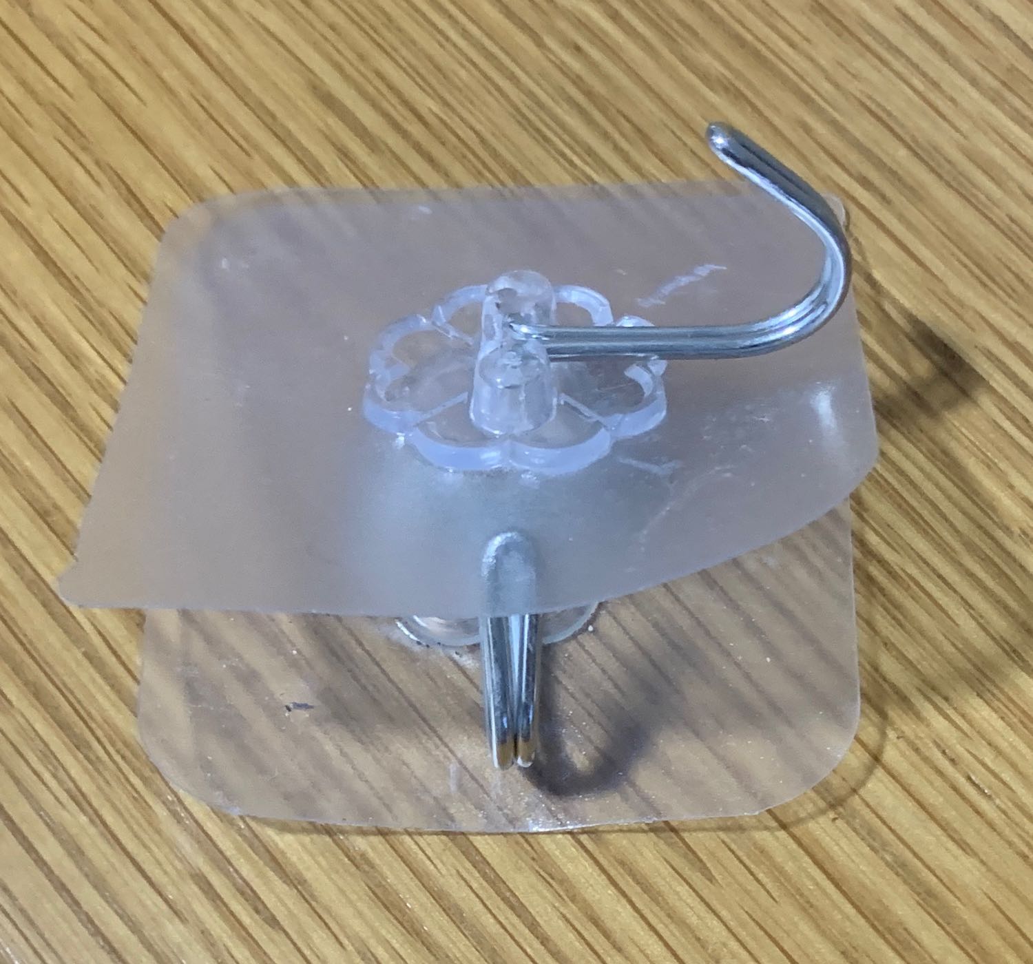 Sản phẩm toàn lỗi, cong queo và keo không dính lâu mặc dù đã vệ sinh chỗ dán cũng như chờ keo khô đế hơn 1 ngày. Tóm lại là không dùng được, đúng của rẻ…. Ở đây chỉ còn vài cái chưa dùng, còn những cái kia đã bị bỏ đi