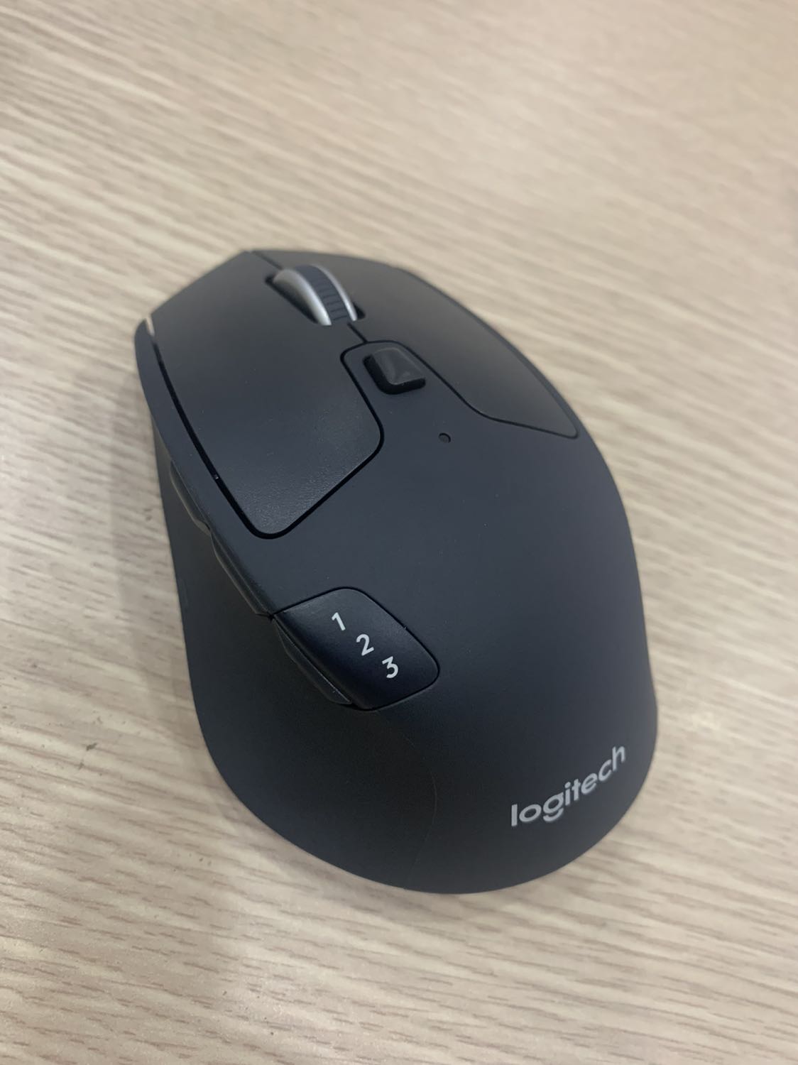 Hàng chất lượng, chính hãng.
Kết nối 3 thiết bị, chuyển tiếp nhanh.
Con lăn có 2 chế độ lăn nhẹ ko tiếp xúc và lăn cơ.
Ko thấy mục thêm video vào đánh giá để thêm video kết nối sử dụng trên điện thoại.