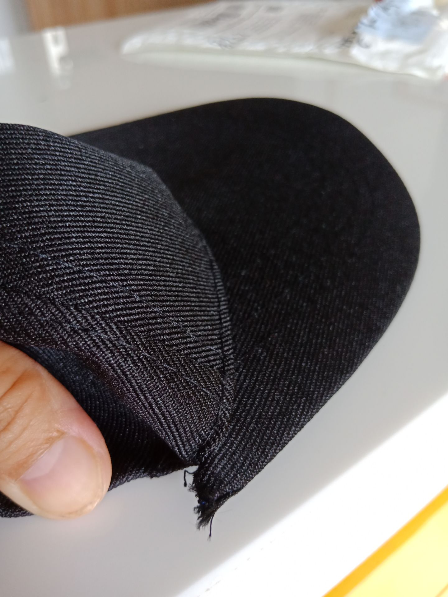 nón bị rách,  sức chỉ, đề nghị tiki đổi mới