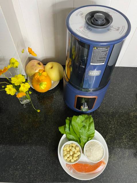 Máy rất đẹp, đúng quảng cáo. Tìm hiểu mãi thấy có chức năng hút chân không rất tiện lợi, độ ồn giảm đáng kể so với máy cũ của mình. Xay nấu cũng nhanh, nấu xong mọi người nên để nguội rồi hãy hút chân không bảo quản để dùng sau là quá okla. Nói chung đáng tiền mua nhé mọi