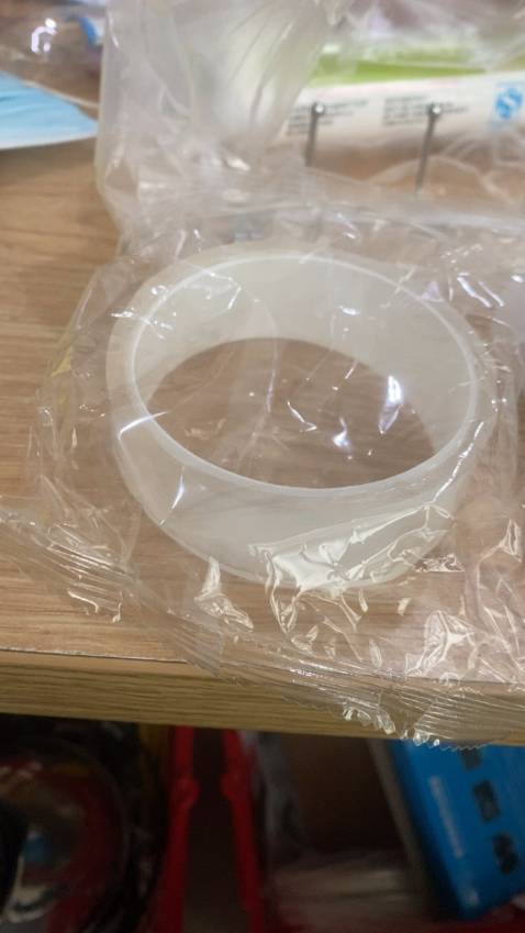 Mình mua để dán ảnh trang trí các thứ thôi, nhìn vậy nhưng dùng cũng đc nhiều lắm, dán mọi thứ rồi mà vẫn chưa hết. Dễ bóc, dính cũng khá chắc mình dán thử trong nhà tắm có nước mà vẫn dính rất chắc nhaa. Giao hàng hơi lâu xíu nhưk mà rất đáng mua à nha