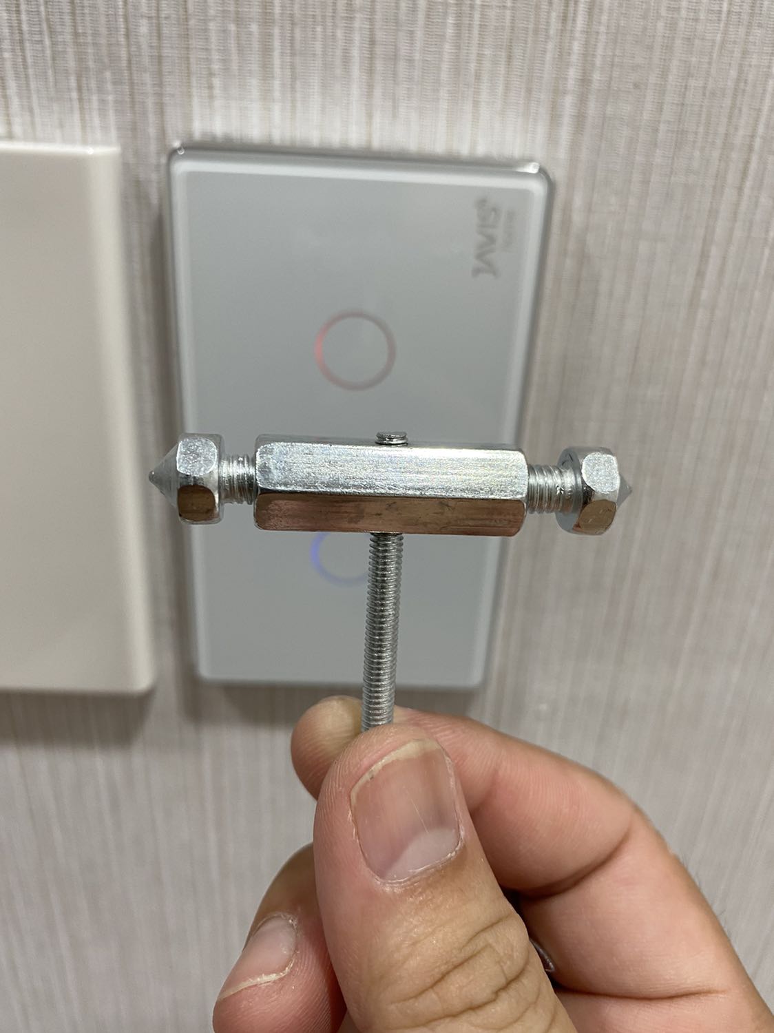 Rất tốt ! Khắc phục được các trường hợp bản điện bị vỡ mất ốc, mất ren lỗ ốc, tuy nhiên ko gian hẹp hơi khó siết vì cả thanh sẽ xoay theo. Mẹo nhỏ là gắn con ốc dài vô như hình rồi dùng kềm giữ, siết sẽ rất dễ !