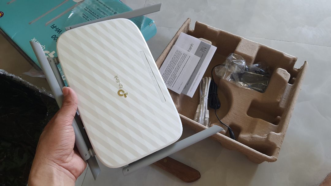 Mới nhận, hàng ko có tem Tp link dán hộp, chắc bị khưi hộp để dán tem nhà bán hàng, sản phẩm *** thử mạng 5G thấy tốc độ nhỉnh hơn  so với mạng router Viettel cung cấp. Thời gian sử dụng sẽ đánh giá lại độ bền cũng như sóng sánh ntn. Mới nhận, hàng ko có tem Tp link dán hộp, chắc bị khưi hộp để dán tem nhà bán hàng, sản phẩm *** thử mạng 5G thấy tốc độ nhỉnh hơn  so với mạng router Viettel cung cấp. Thời gian sử dụng sẽ đánh giá lại độ bền cũng như sóng sánh ntn.