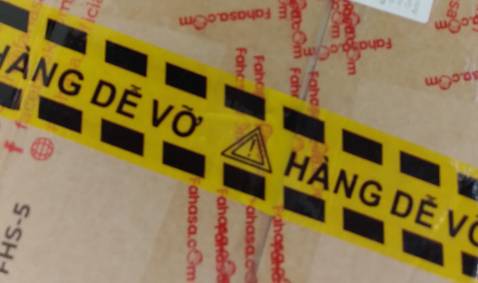 Đóng gói cẩn thận, fahasha còn dán thêm băng keo hàng dễ vỡ nên lúc về tới nơi sách đẹp lắm, chỉ hơi nhăn góc bìa áo xíu, còn lại đẹp không bị móp méo gì. Nội dung sách thì rất phong phú, minh họa dễ hiểu.