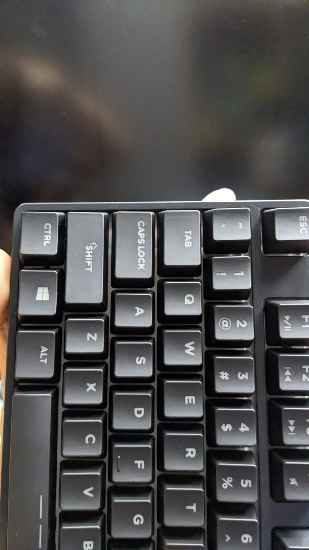 Nhân viên Tiki hỗ trợ nhiệt tình. Tuy nhiên, sản phẩm thiết kế còn nhiều lỗi, khoảng cách phím chỗ thưa chỗ dày, phím Ctrl và Shift bị dính nhau. Lần 1 mình yêu cầu đổi sản phẩm mới, sau khi nhận được sản phẩm mới thì vẫn lỗi như lần 1 và thêm 1 điểm trừ nữa cho lỗi phím bấm xuống nhưng lò xo không trả về lại mà nằm đè chết luôn. Mong các nhà bán trước khi bàn giao sản phẩm xin vui lòng kiểm tra chất lượng trước khi gửi. Trải nghiệm lần này quá chán. Haizzz