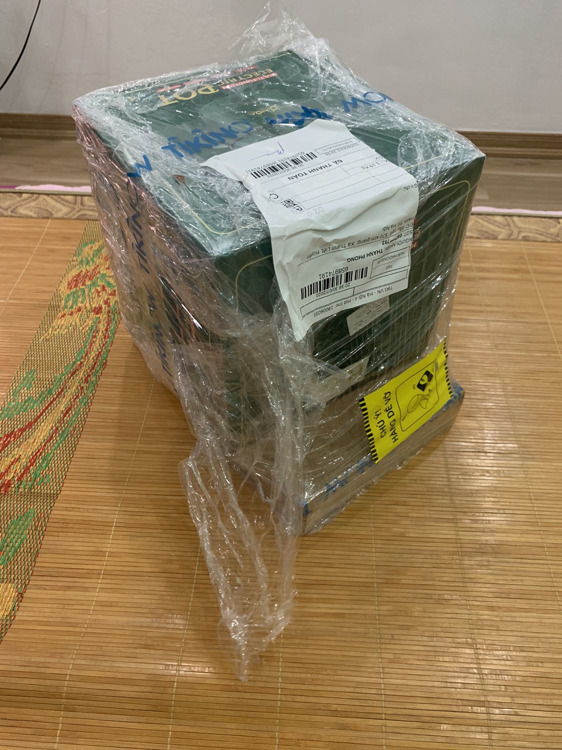 Hàng giá rẻ vậy mà đẹp mắt và dùng ổn lắm. Mình mời chuyển ra ở  1 mình thì dùng, mua 1 cái nồi cơm điện và nồi này dùng coi như tạm ổn, nối này luộc, dán, xào, hấp đều ok hết. Rất ưng ý