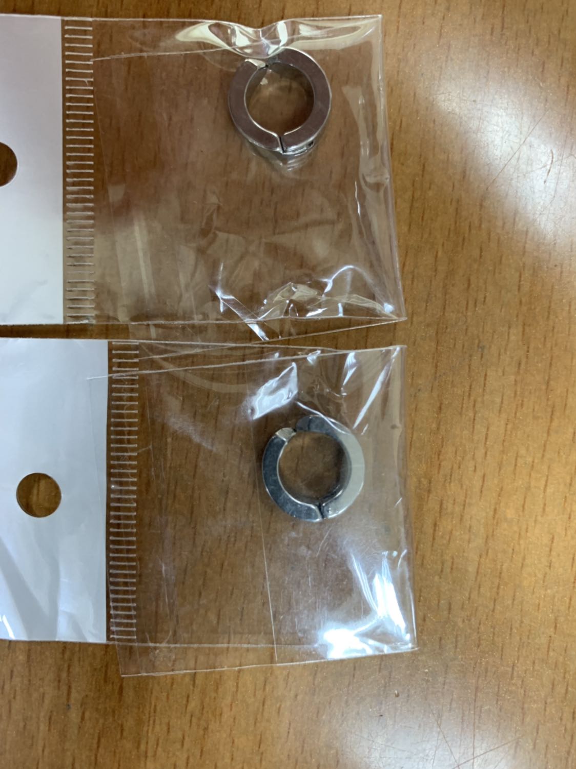 Mình đặt đôi bông tai nhiều màu, rồi shop giao màu trắng mà không có lấy thông báo or hỏi ý kiến khách hàng. Bán hàng kiểu như bán cho xong không thèm quan tâm tới dịch vụ của mình như thế nào. Tiki nên có biện pháp để hạn chế vấn đề này từ các shop trên tiki.vn để giữ uy tín cho chính Tiki. Rất thất vọng!