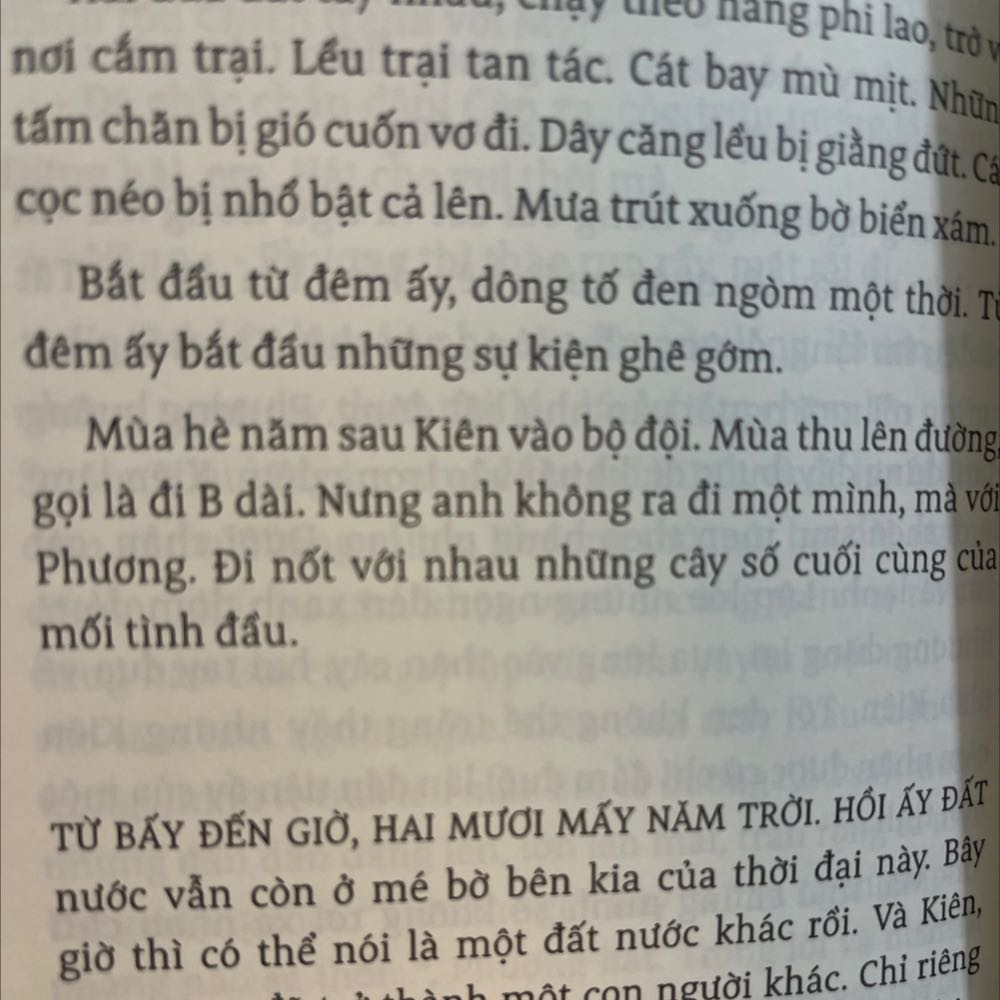 Không biết có phải sách giả không mà sách viết sai chính tả rất nhiều chỗ, khiến người đọc rất khó chịu
