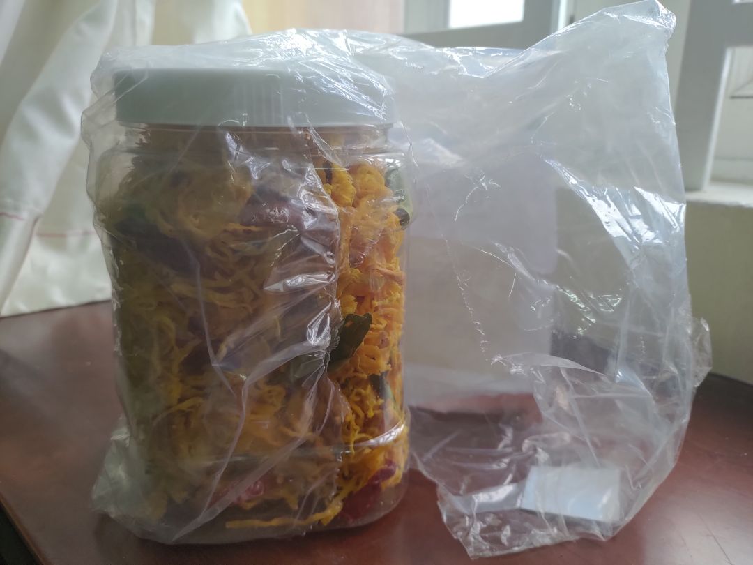 Khi nhận hàng thì gọi hàng nhau nát không đẹp mắt. Ghi là combo 2 họ khi nhận hàng chỉ có 1 hộp