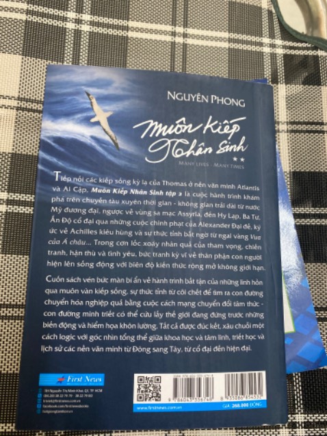 Giao hàng nhanh nhưng sách lại bị xước rất nhiều ở mặt sau, mặt trên bị hằn dấu rất sâu, sách bị dơ một vài chỗ nhưng không đáng kể. Thường xuyên tin tưởng mua sách ở tiki nhưng lần này thật sự thất vọng.